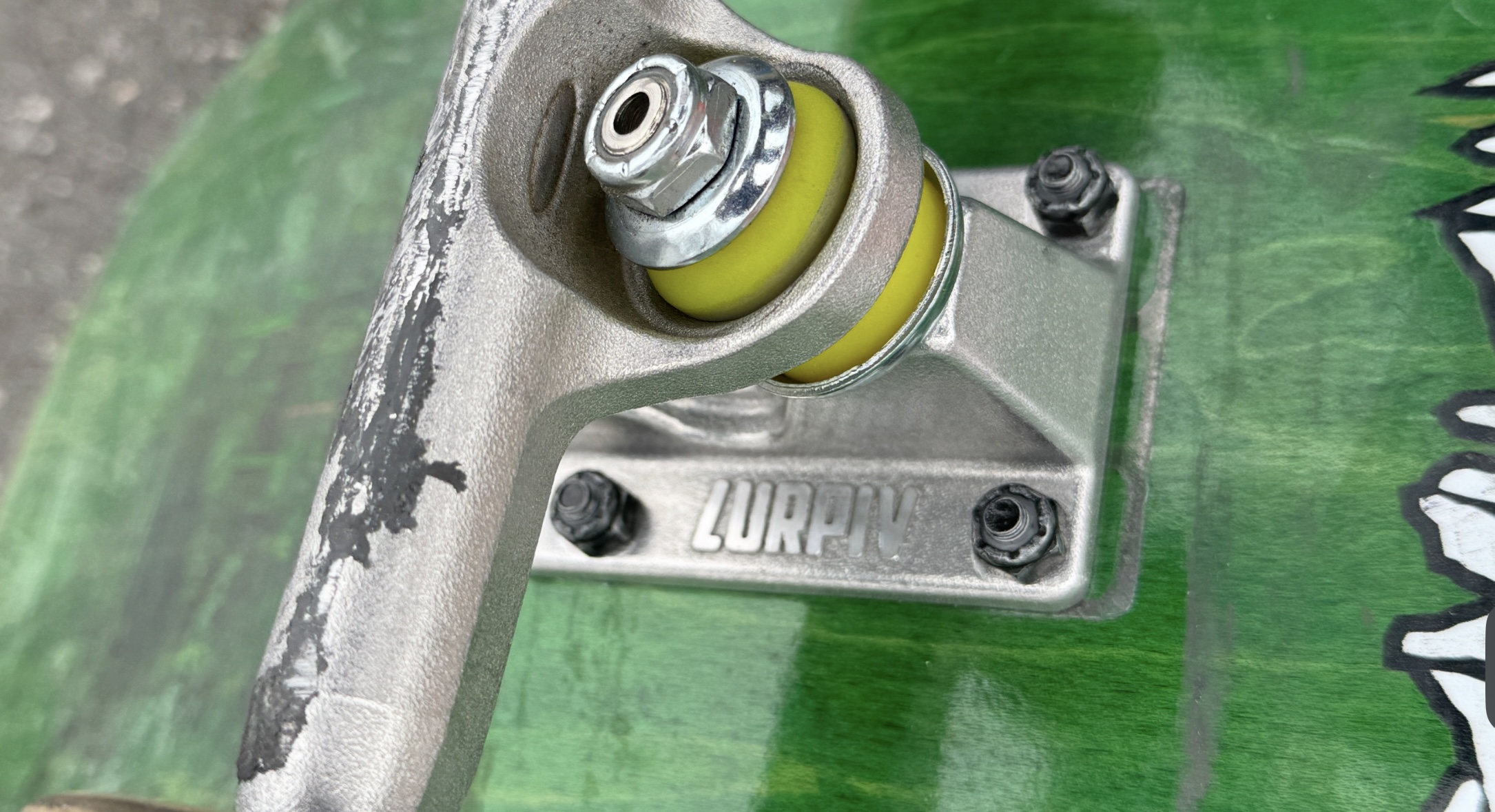 Lurpiv Trucks - Hollow Polished - Weartested - detailed